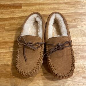 Womens Cloud Nine Chestnut Sheepskin Moccasins Size Women 7 Men 6